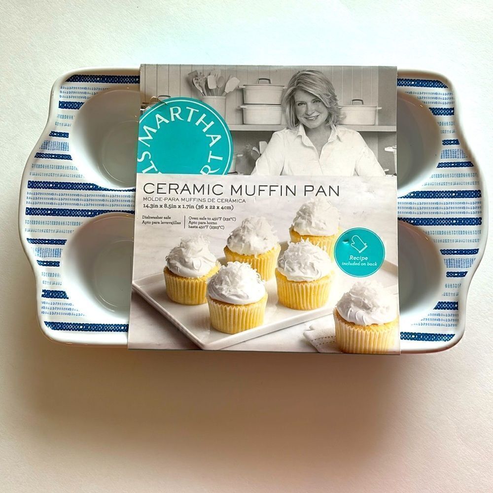 New Martha Stewart Macy’s Ceramic Muffin Pan Blue White 6 Well